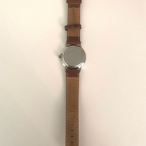 Daniel Wellington Watch - Picture 4 of 6